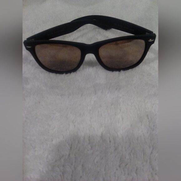 Gently Used Aeropostale Classic Sunglasses” UNISEX - Picture 1 of 4